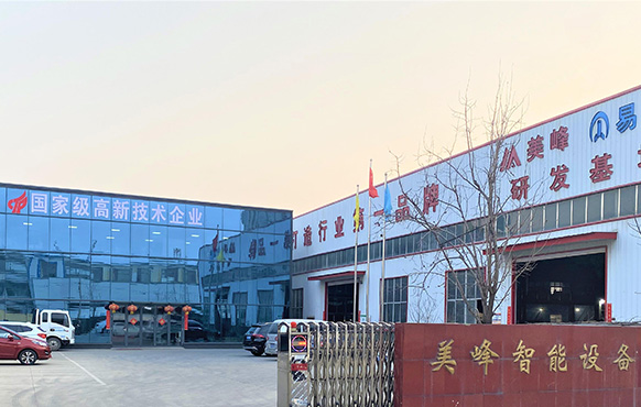 阿不來提·阿不都熱西提副主席，時任國家質(zhì)檢總局局長王勇、婁勤儉副部長與參賽選手合影留念